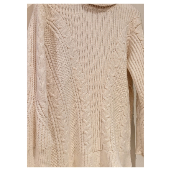 BANANA REPUBLIC~Ivory, Oversized Chunky Cable Knit Turtleneck Sweater~SizeXS - Picture 4 of 7